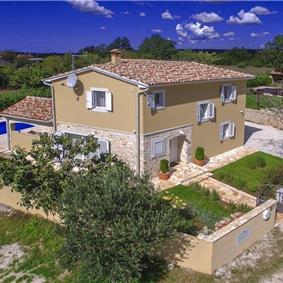 4 bedroom villa with pool near Sveti Lovrec, sleeps 8